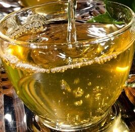 Wie man mit einer Trinkdiät Gewicht verliert